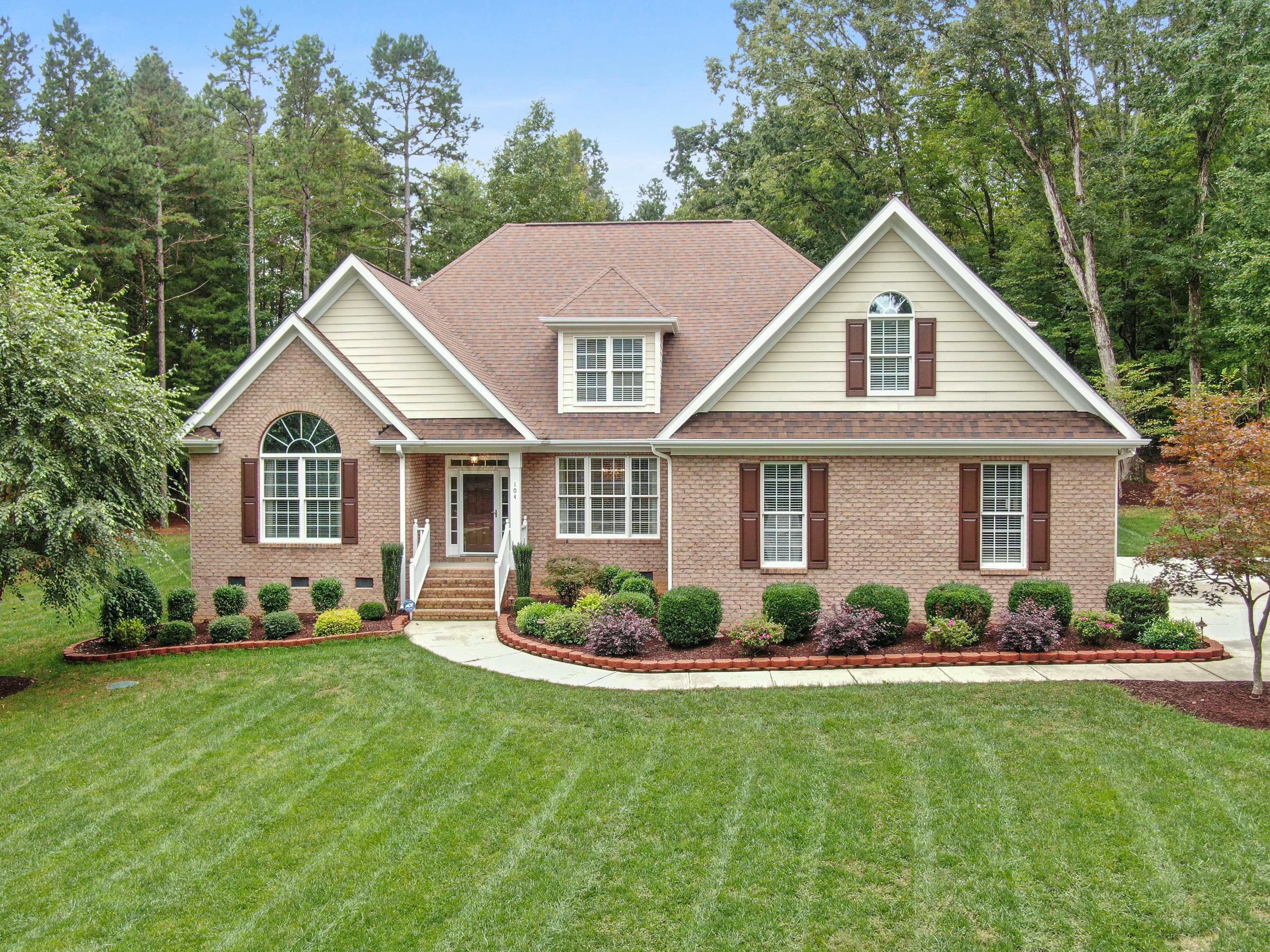 894 Lakeview Drive